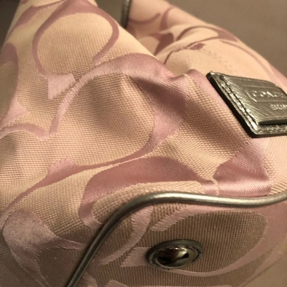 Coach f13553 y2k pink signature silver leather kisslock striped tote bag